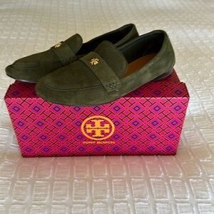 Tory Burch Ballet Loafer/ Natural Suede
